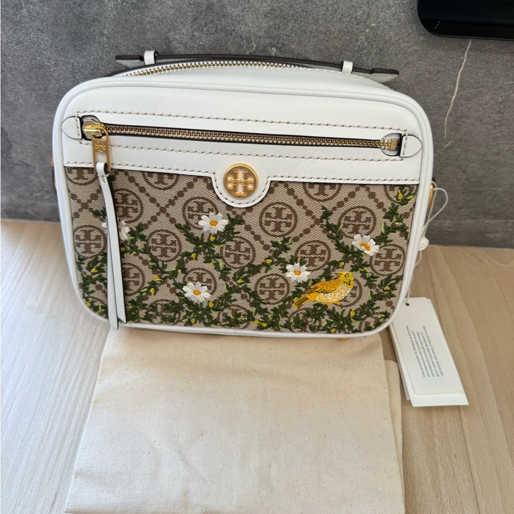 (NWT) Tory Burch T Monogram Leather Camera Bag/Crossbody Bag - Picture 8 of 8